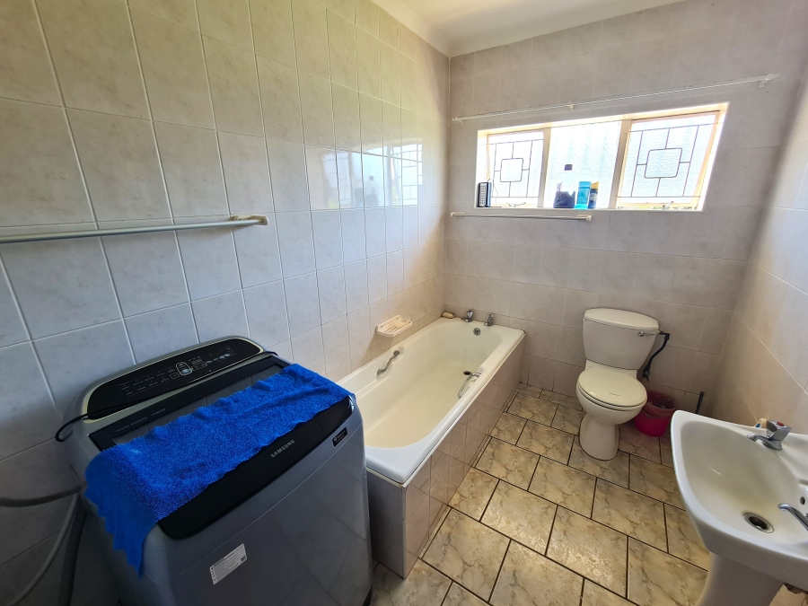 5 Bedroom Property for Sale in C Place Eastern Cape